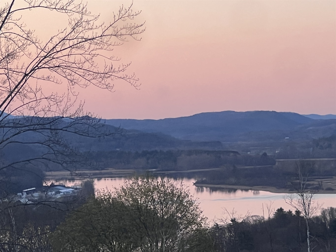 river-views-with-pool-table-and-more/
