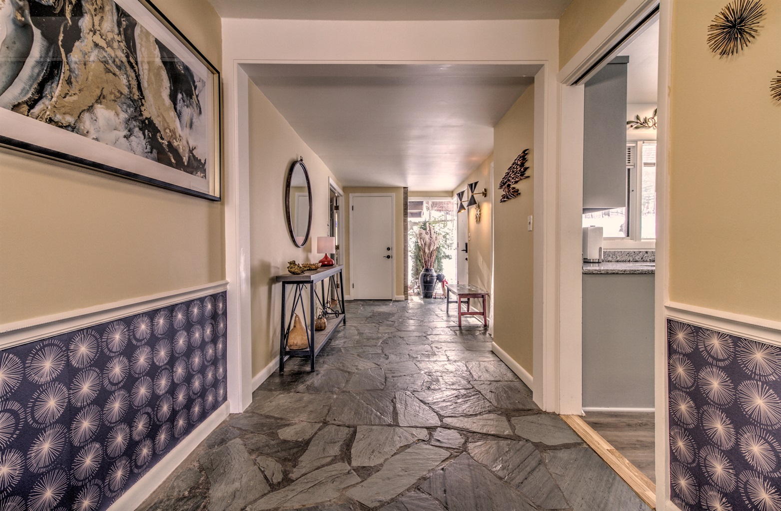 river-views-with-pool-table-and-more/