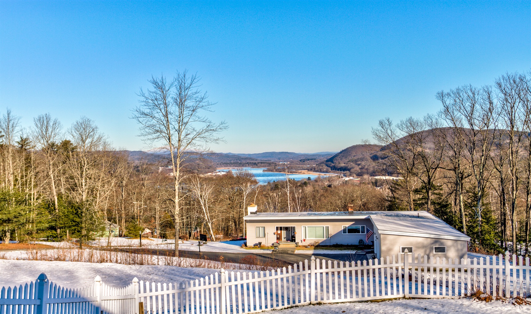 river-views-with-pool-table-and-more/