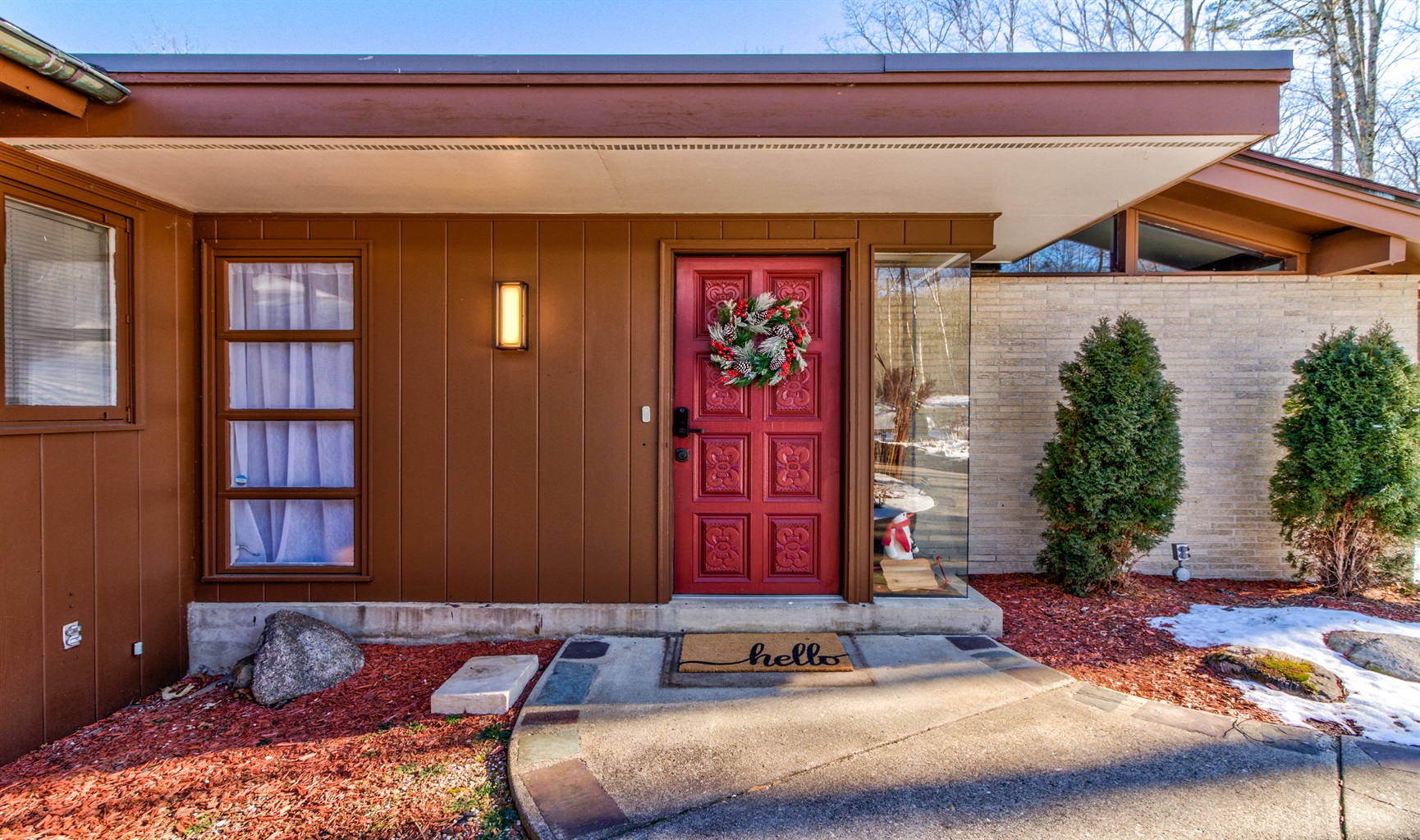 river-views-with-pool-table-and-more/