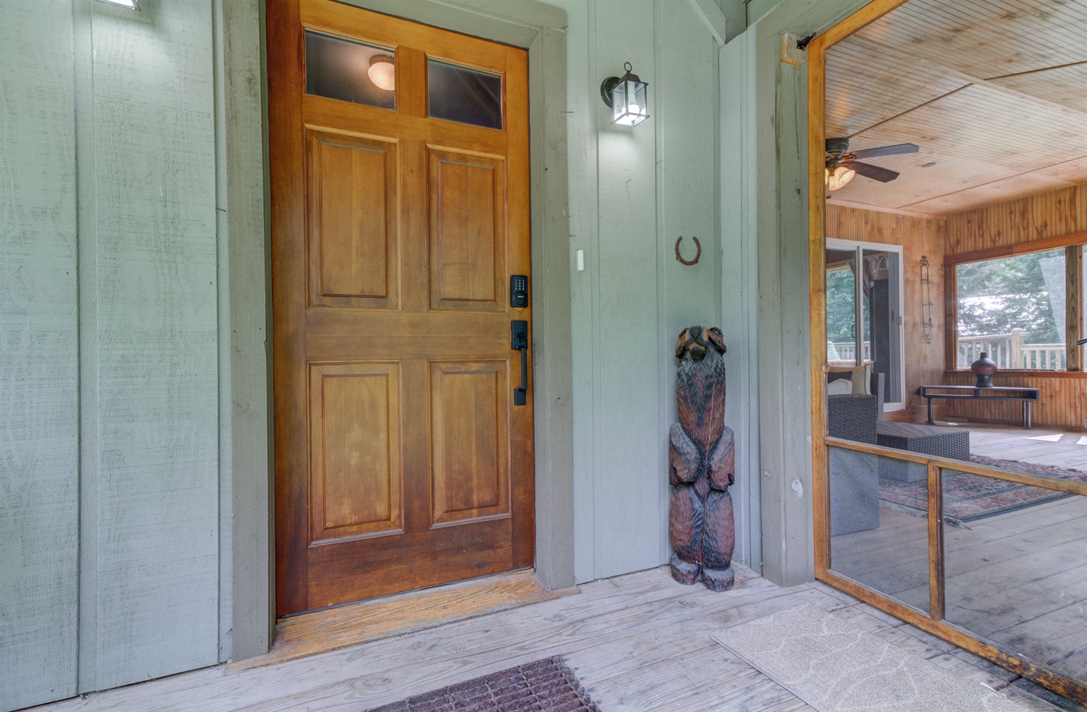 hot-tub-chalet-on-magic-mountain/