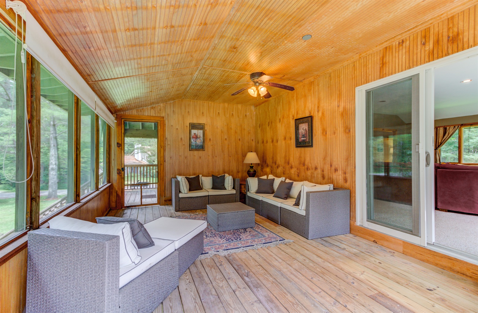 hot-tub-chalet-on-magic-mountain/