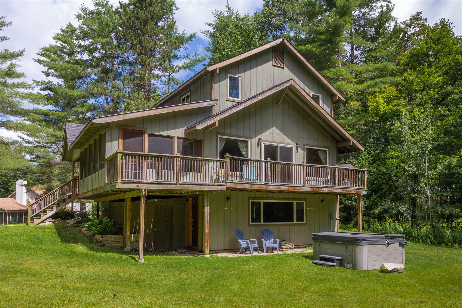 hot-tub-chalet-on-magic-mountain/