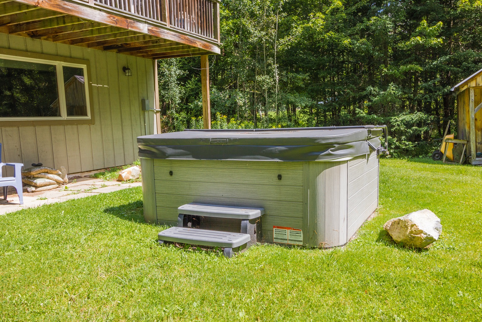 hot-tub-chalet-on-magic-mountain/