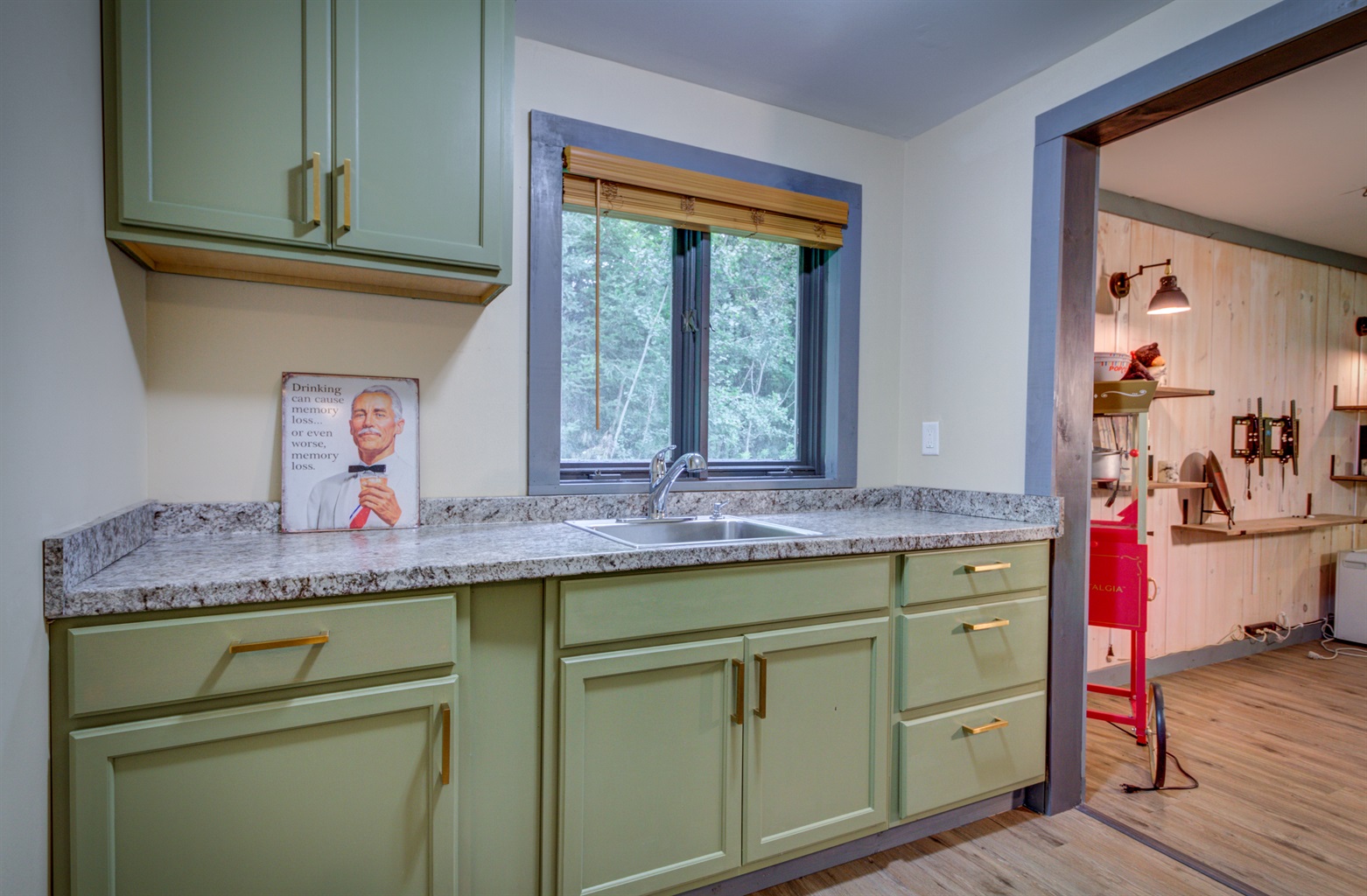 hot-tub-chalet-on-magic-mountain/