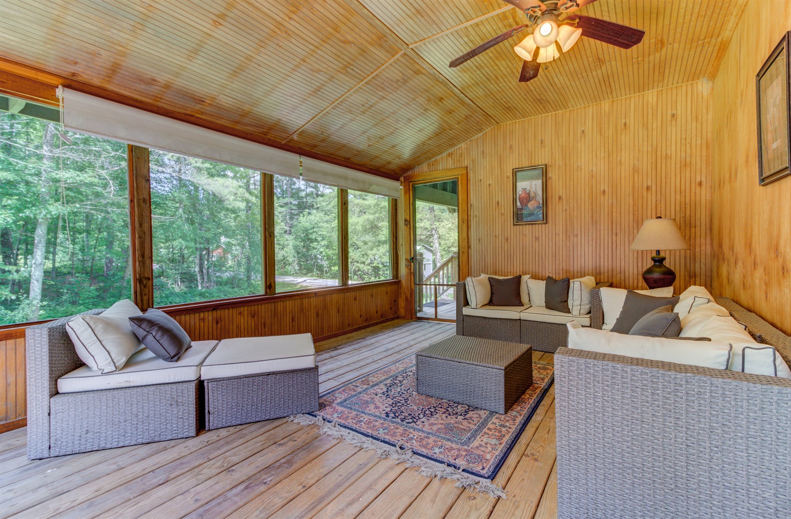 hot-tub-chalet-on-magic-mountain/