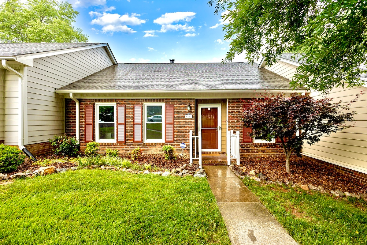 the-perky-pineapple-quiet-ranch/