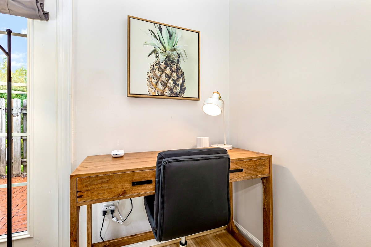 the-perky-pineapple-quiet-ranch/