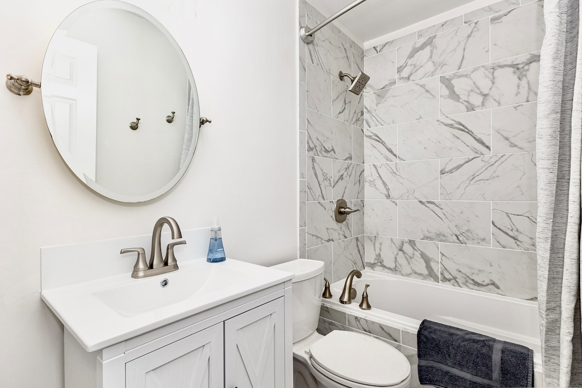 Full bath with shower and tub combo.