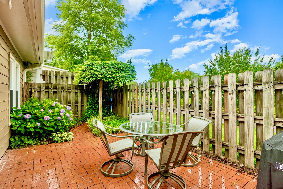 the-perky-pineapple-quiet-ranch/