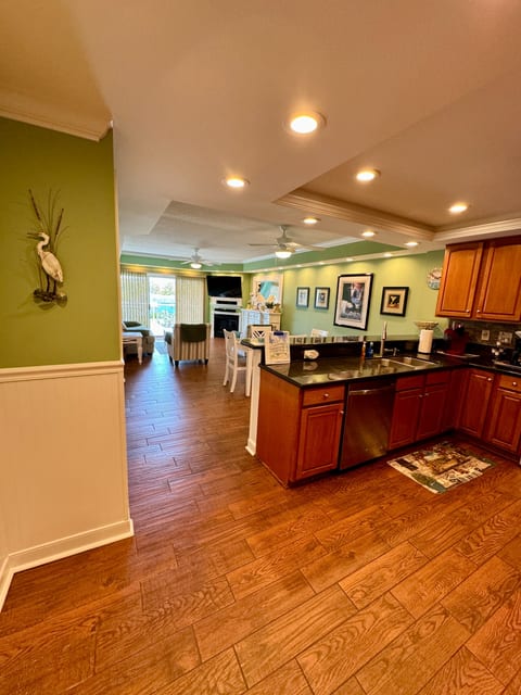 Ocean City, MD--3 Bedroom, 3 Bath, Luxury Condo.
