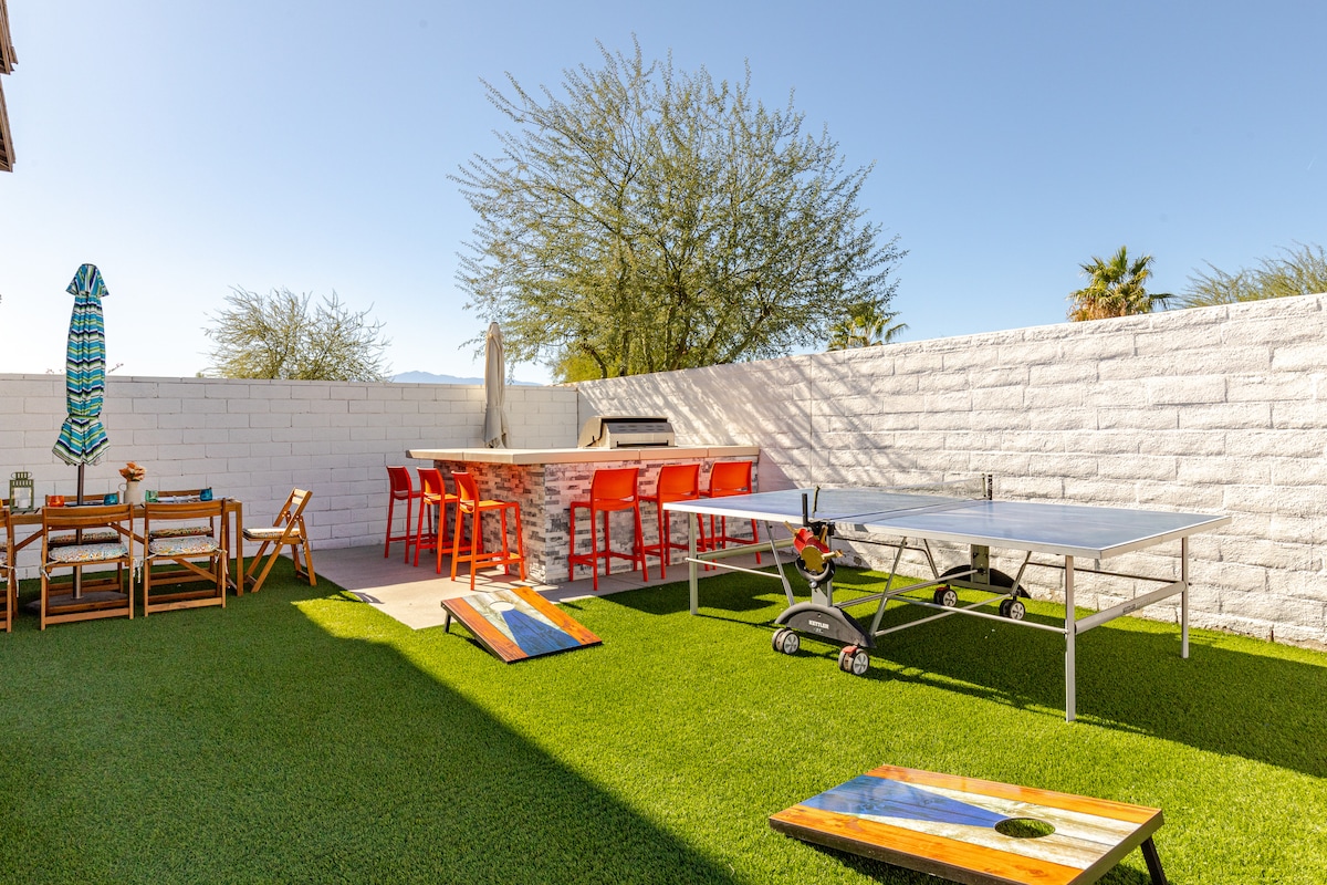 pool-and-spa-or-sauna-or-game-room-or-lakeside-views/