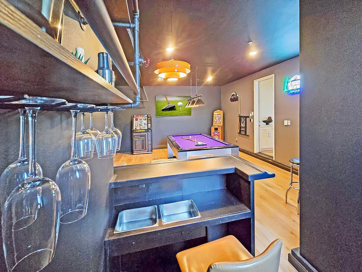 Enjoy time with friends and family at the custom-made bar, complete with bar stools. Play your favorite music, watch the 75" smart TV, or challenge each other to a game of pool. There are plenty of toys, games, and books for the little ones.