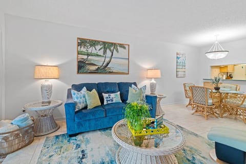 Cute Condo, Car-Free beach, 2 Pools, Direct Access