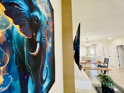 Brand New Luxury Home 14 Minutes away from Airport