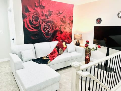Brand New Luxury Home 14 Minutes away from Airport