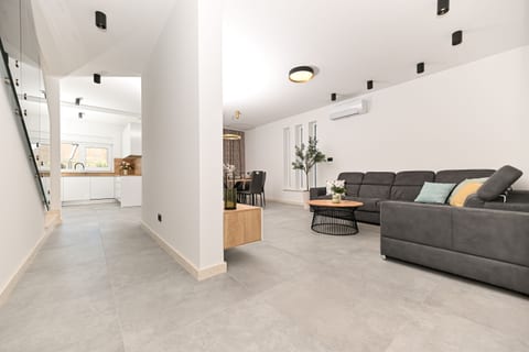 Villa Flora - Unit 370632-13