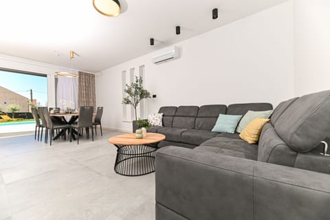 Villa Flora - Unit 370632-13