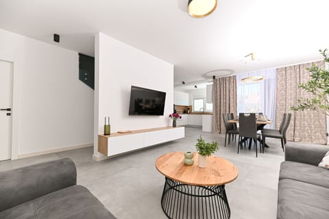 Villa Flora - Unit 370632-13