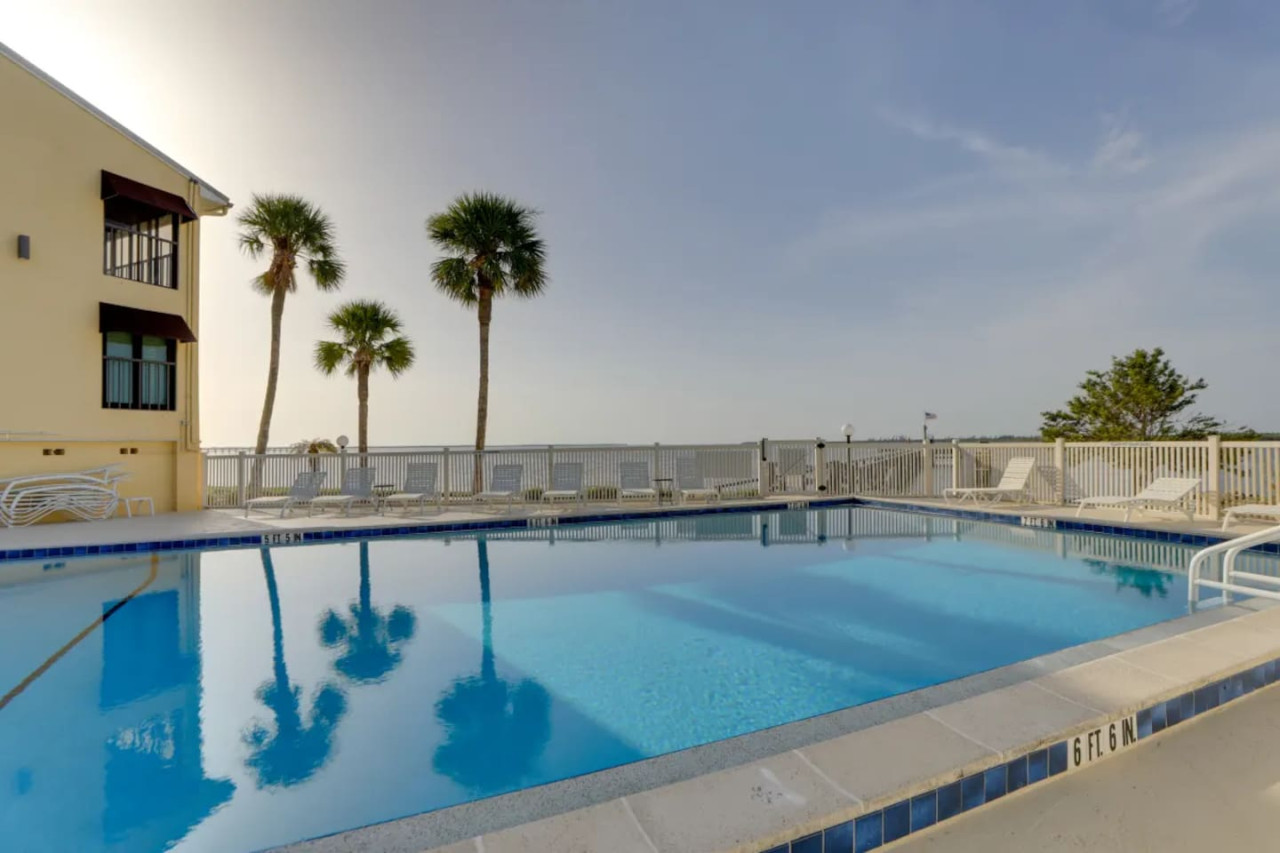 world-class-fishing-beach-retreat-wheated-pool-private-beach-kayaks-and-professional-fishing-dock/