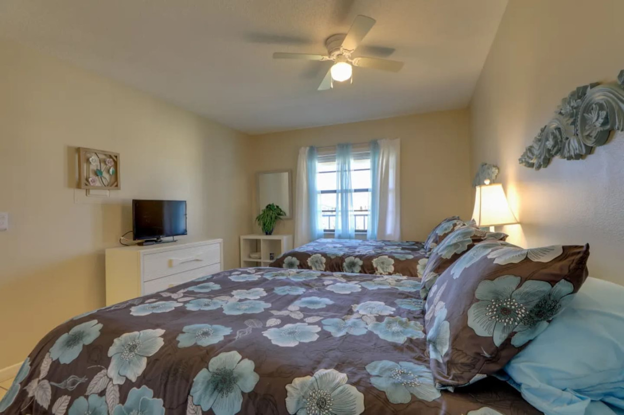 World Class Fishing Beach Retreat w/Heated Pool, Private Beach, Kayaks & Professional Fishing Dock - Port Charlotte