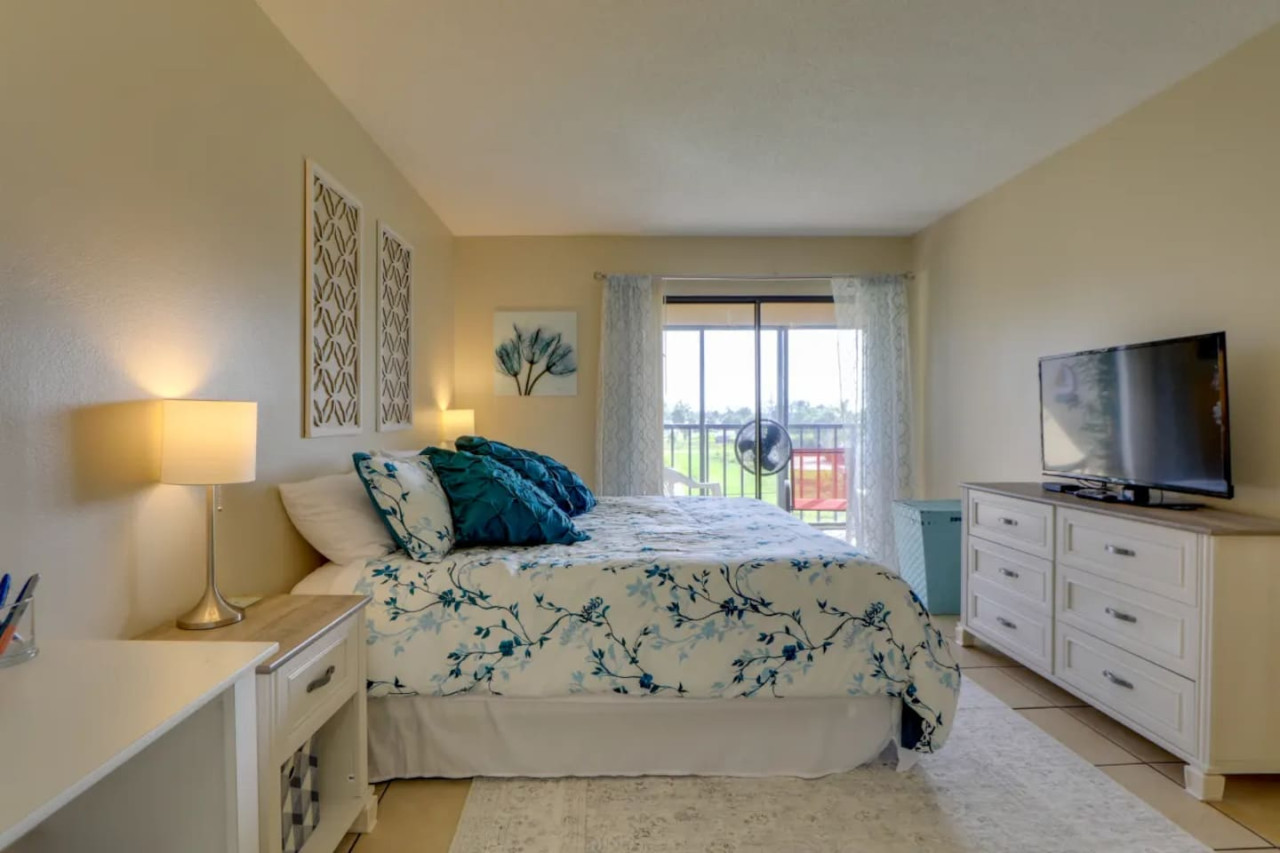 World Class Fishing Beach Retreat w/Heated Pool, Private Beach, Kayaks & Professional Fishing Dock - Port Charlotte