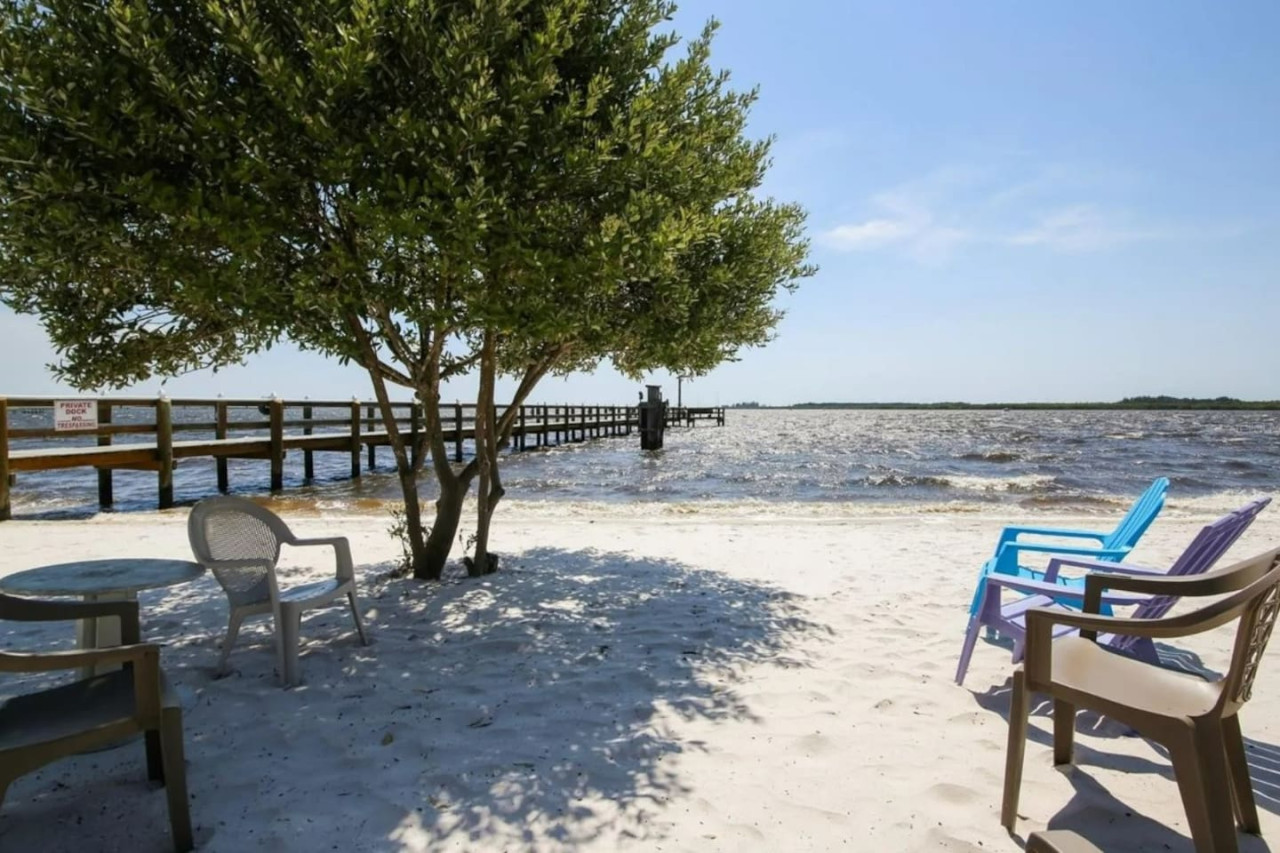 world-class-fishing-beach-retreat-wheated-pool-private-beach-kayaks-and-professional-fishing-dock/