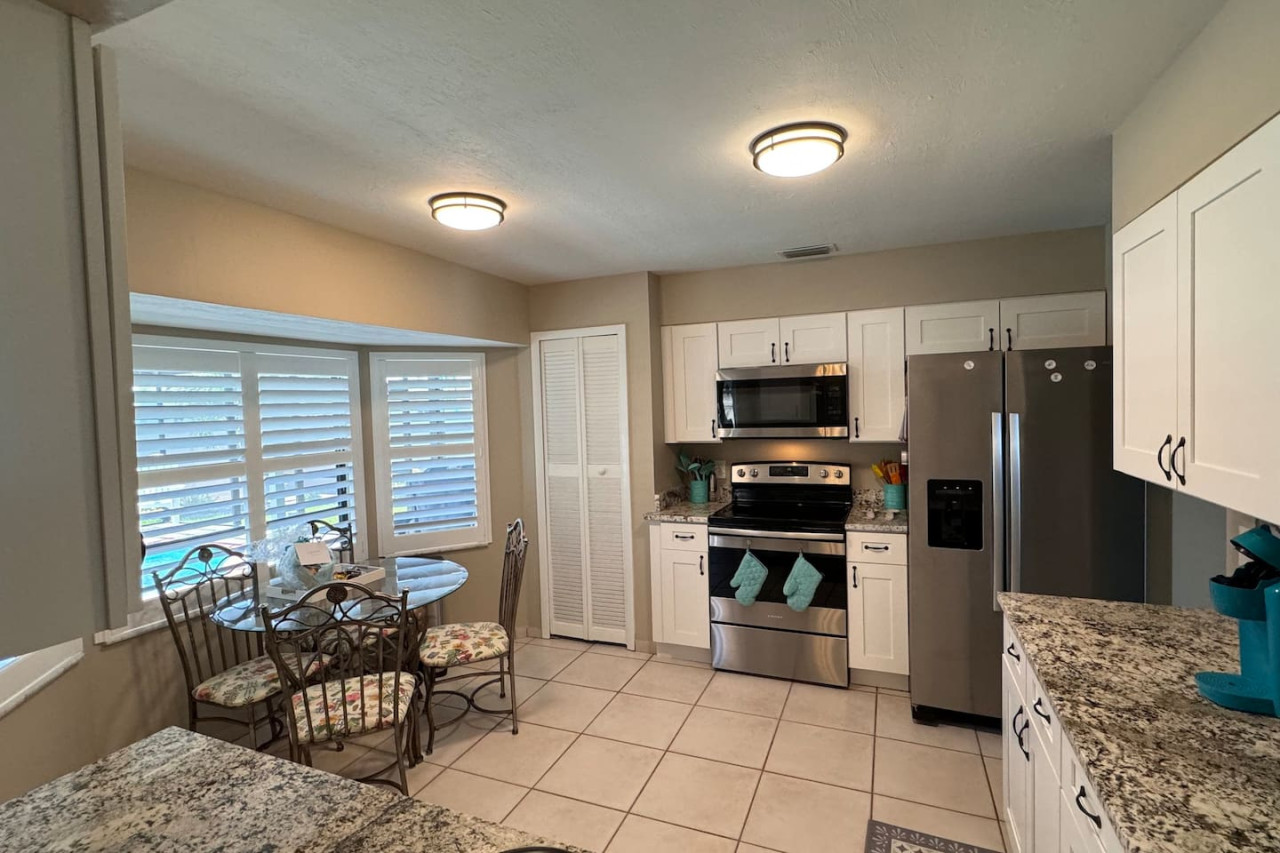 pet-lovers-5-star-cape-escape-fully-stocked-with-heated-pool-and-kayaks!/