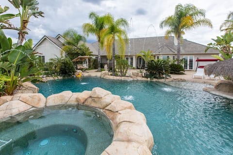 Relaxing Wine Country Villa w/bar+spa+bbq+vball