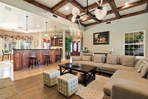 Relaxing Wine Country Villa w/bar+spa+bbq+vball