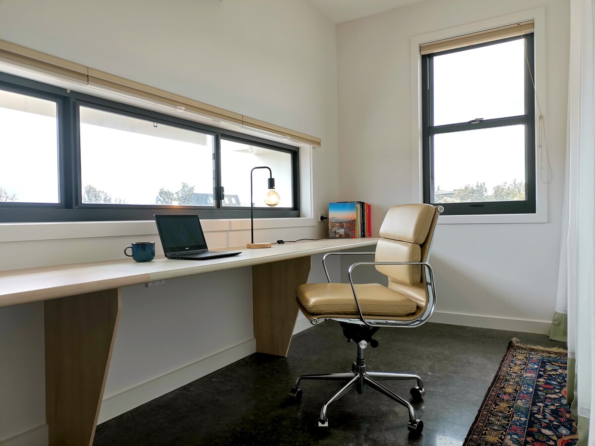 Office space in Bed 1 with West-facing view.