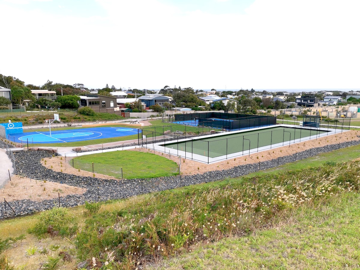 Basketball half-court, pickleball courts 1 and 2 and bowling green, 1 min walk from the house.