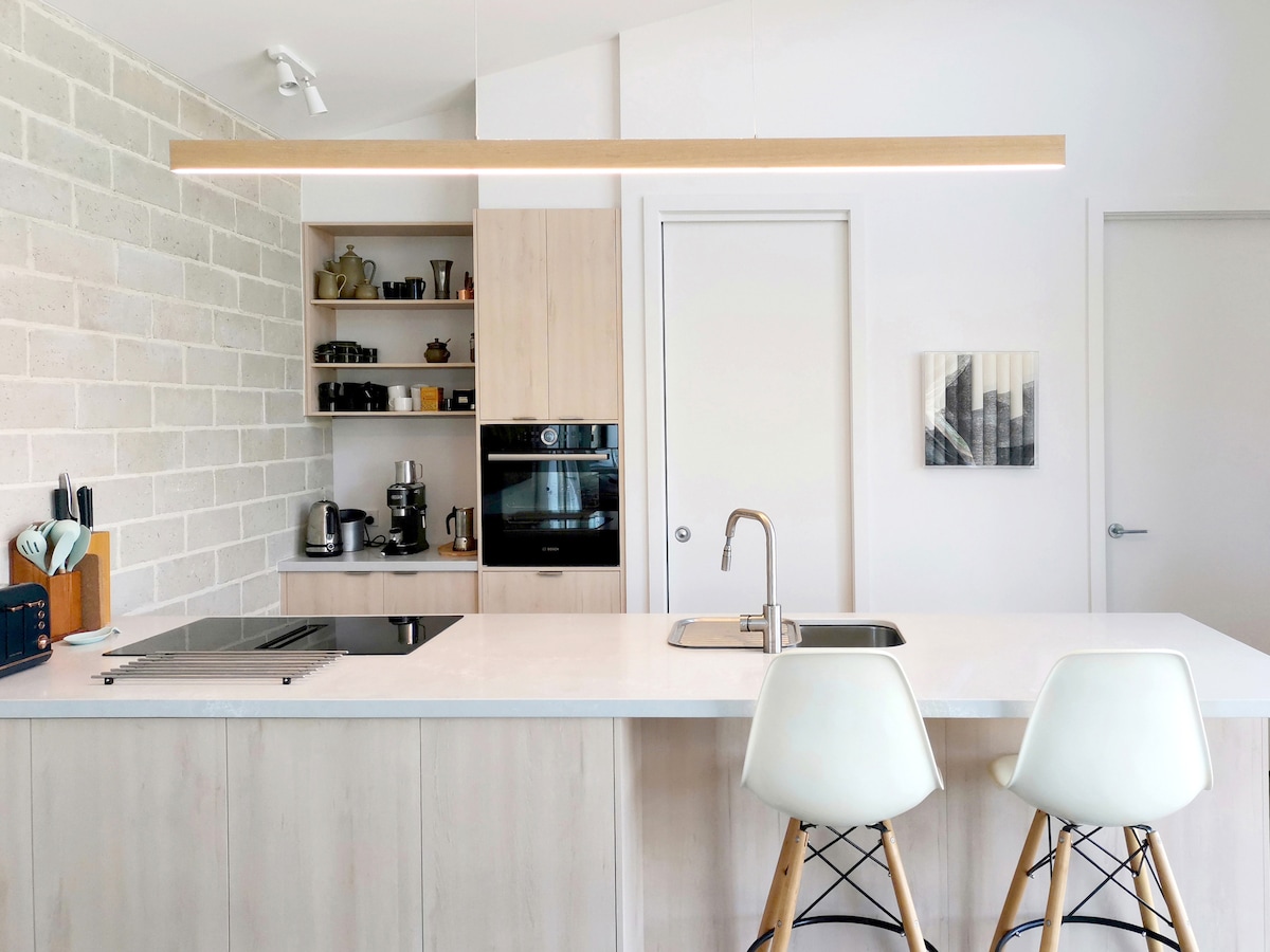 Bosch Induction Cooktop with Ventilation, Bosch oven, and Bosch dishwasher.