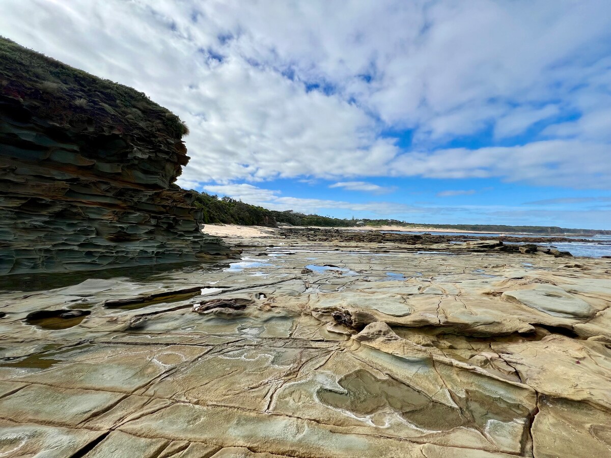 Rock shelf between First and Second Surf Beaches