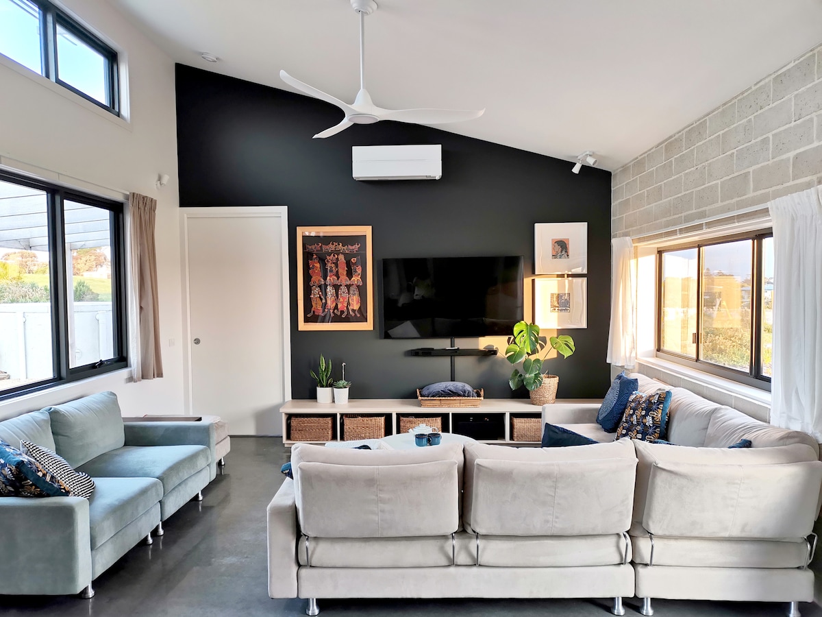 10-seat lounge, 65" LG HDTV, LG sound system, DVD player.