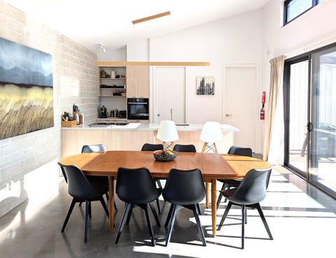 Eco Beach House · Ocean Views · Walk to Beach image 3