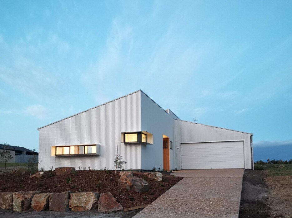 Eco Beach House: 10 min walk to First Surf Beach image 25