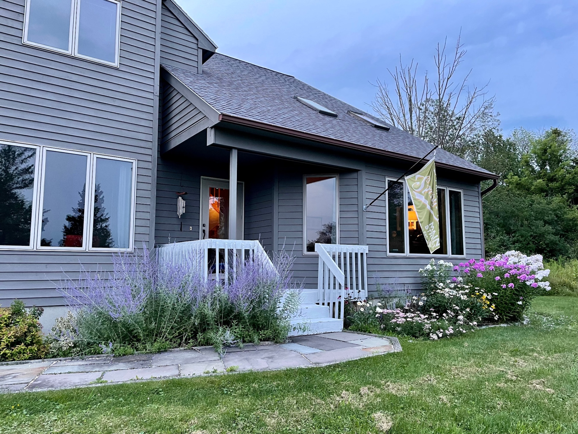 Welcoming retreat! Situated on 5.6 acres and backing to Cornell natural research lands, you'll enjoy the sights and sounds of all sorts of wildlife. Binoculars available!