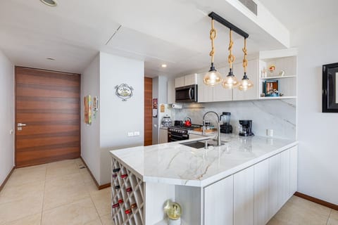 Kitchen - facing opposite the bay view, toward the front door