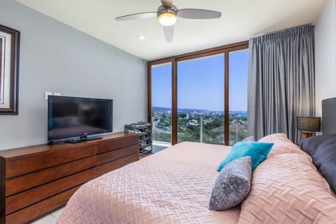 King suite bedroom