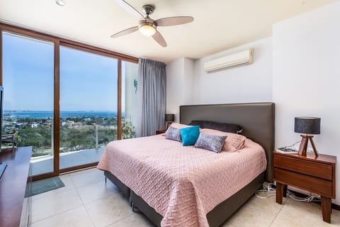 King suite bedroom