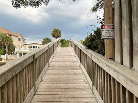 Adjacent foot bridge