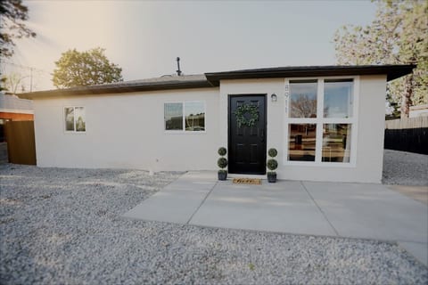 Meet the darling White House.  Fully renovated, and brought back to her original 1952 glory with modern updates and comforts we are all accustomed to.  She is centrally located with easy access to freeways.  Welcome to your home away from home!