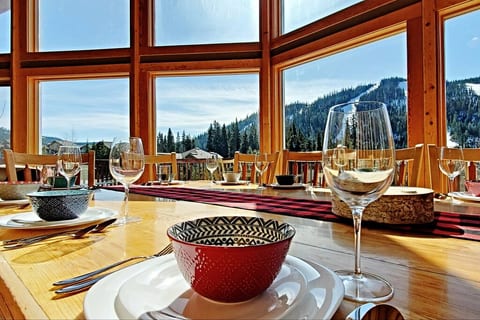 Here is a sample of the place settings at Pinetree Chalet: lg & sm plates, flat soup bowls, colourful cereal bowls & mugs; stemware and table glasses.