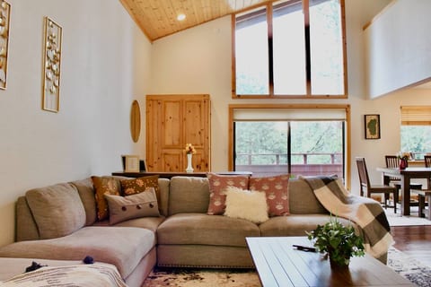 Step into a world of rustic elegance as you're greeted by the grandeur of towering ceilings and natural wood beams.
#Modern Tahoe Cabin: HotTub, PingPong, AC, EV charging. Highlights: Skiing, Vineyards, Amazing views, cabins, beach, games.