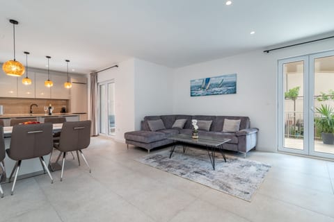 Apartment Amore - Unit 375806-13