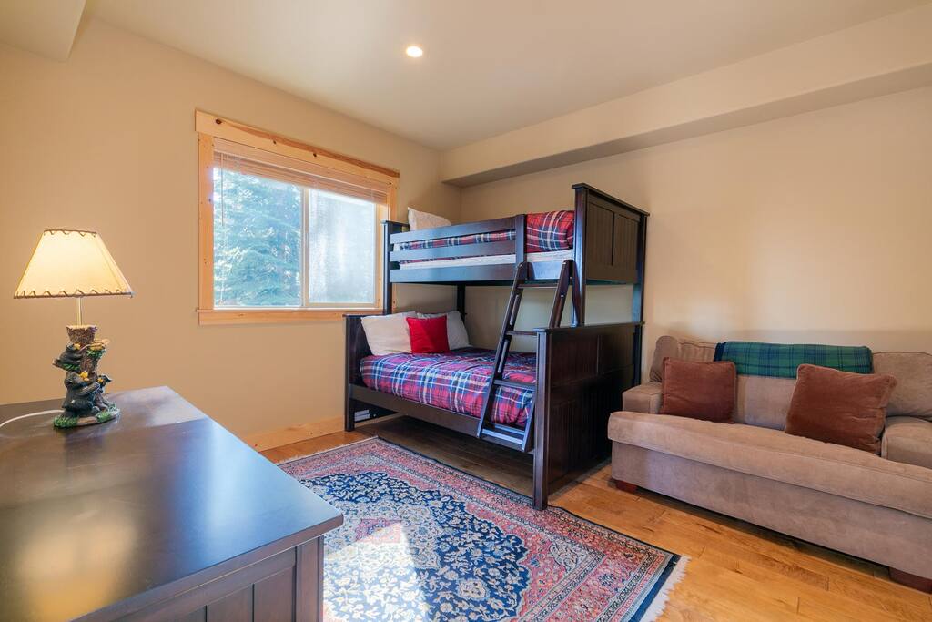 Office being used as 5th Bedroom now Office being used as 5th Bedroom now - Spacious 5BR Forest View cabin Hot Tub & Game Room - Truckee