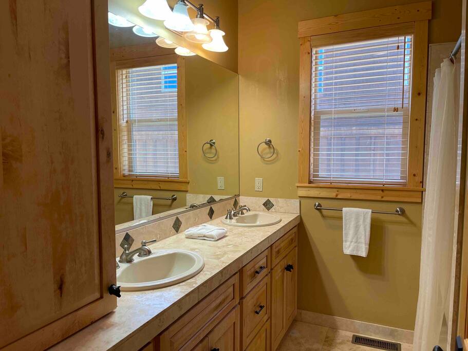 Guest full bathroom with double vanity on upper level Guest full bathroom with double vanity on upper level - Spacious 5BR Forest View cabin Hot Tub & Game Room - Truckee