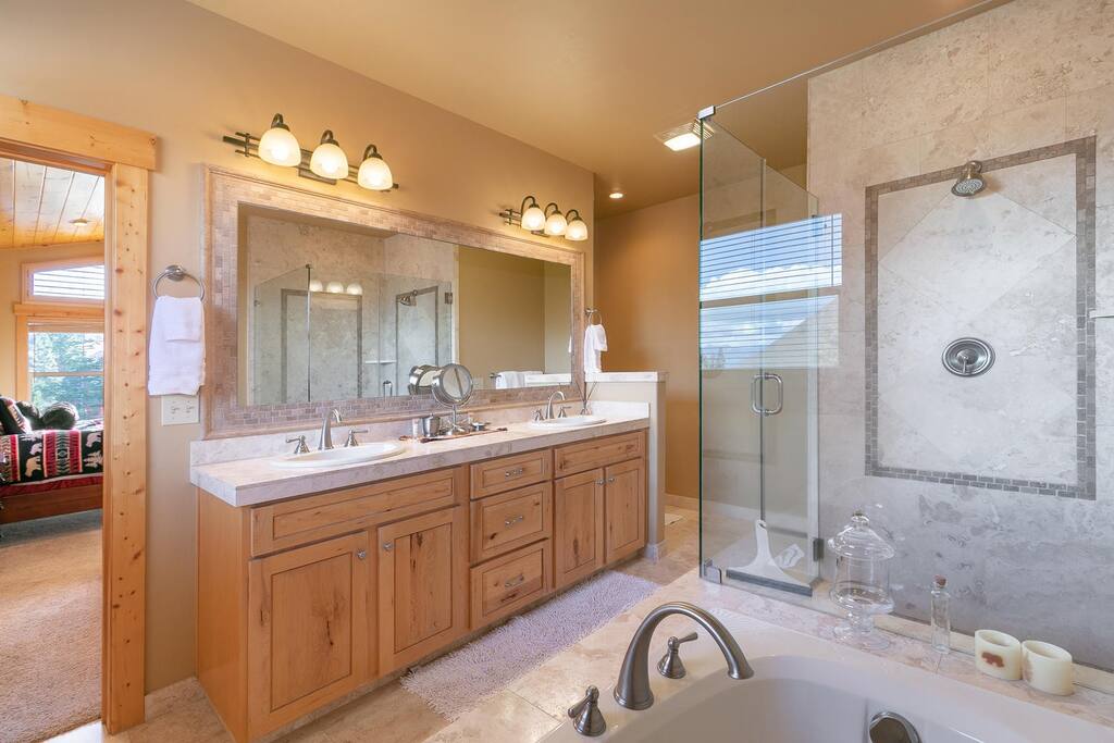 Master bathroom Master bathroom - Spacious 5BR Forest View cabin Hot Tub & Game Room - Truckee