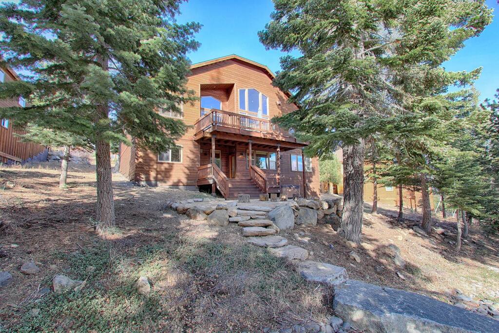 Back of the house Back of the house - Spacious 5BR Forest View cabin Hot Tub & Game Room - Truckee